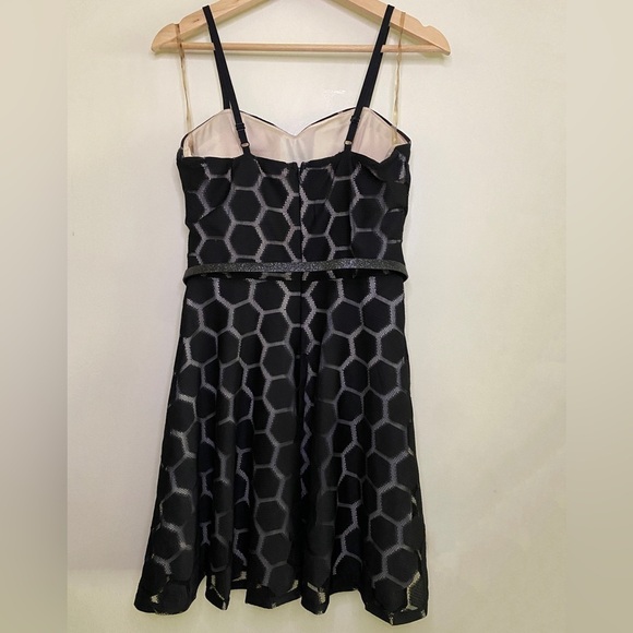 Lily Rose Fit‑&‑Flare Cocktail Dress • Size M • Black & Cream • Removable Glitte - Picture 2 of 4